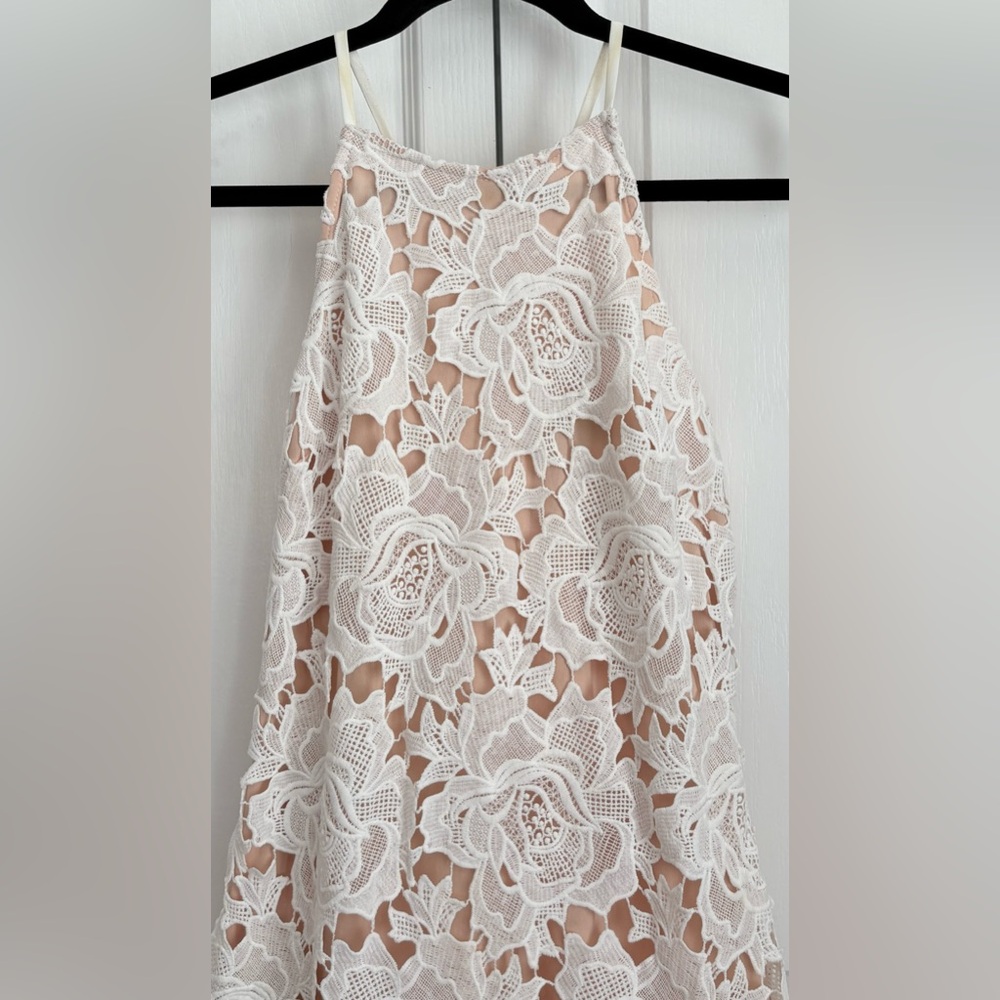 Lulu’s Women’s Dress, Elegant  Lace Floral Dress, size medium